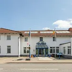 Hotel Am Wariner 3*