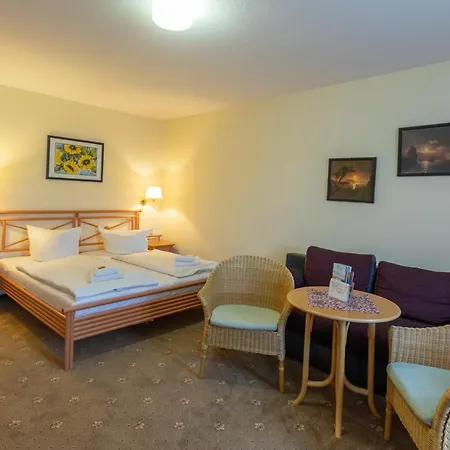 Am Wariner Hotel Warin