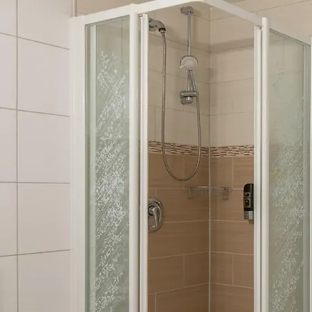 Hotel Am Wariner See 3*